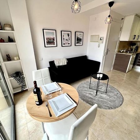 Acogedor Apartamento Entero Apartment Terrassa Bagian luar foto