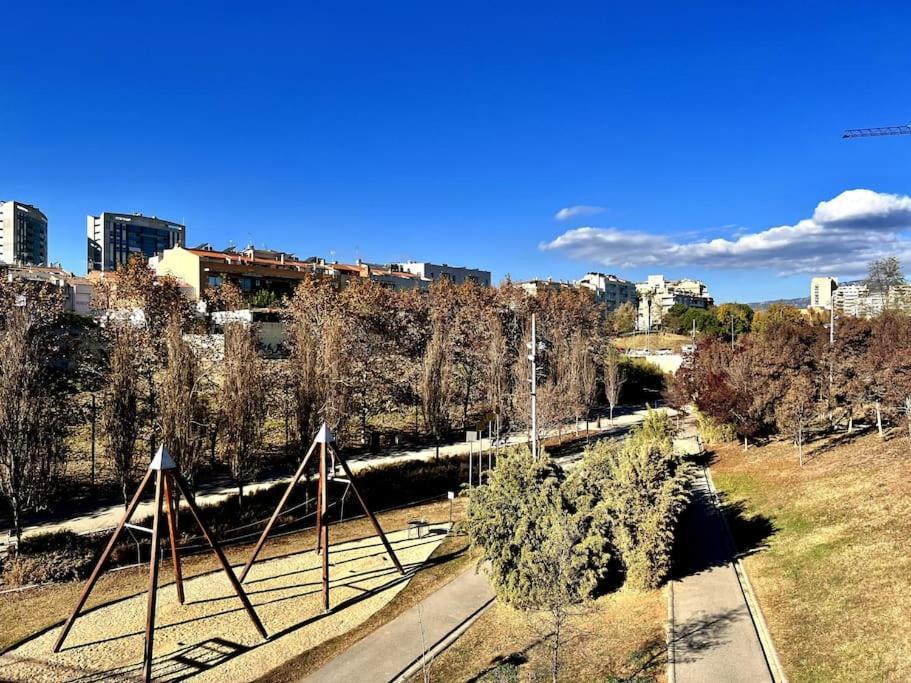 Acogedor Apartamento Entero Apartment Terrassa Bagian luar foto