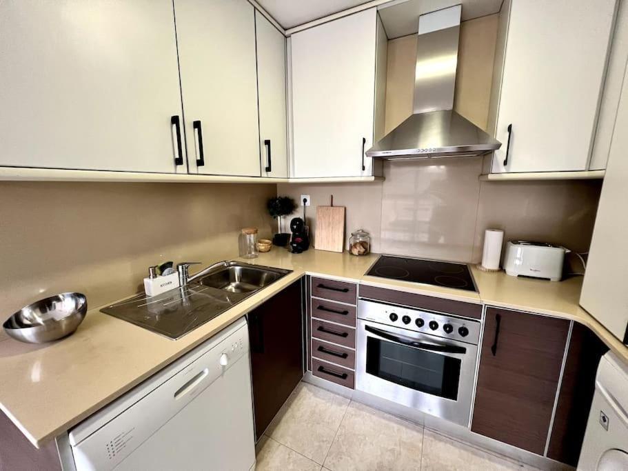 Acogedor Apartamento Entero Apartment Terrassa Bagian luar foto